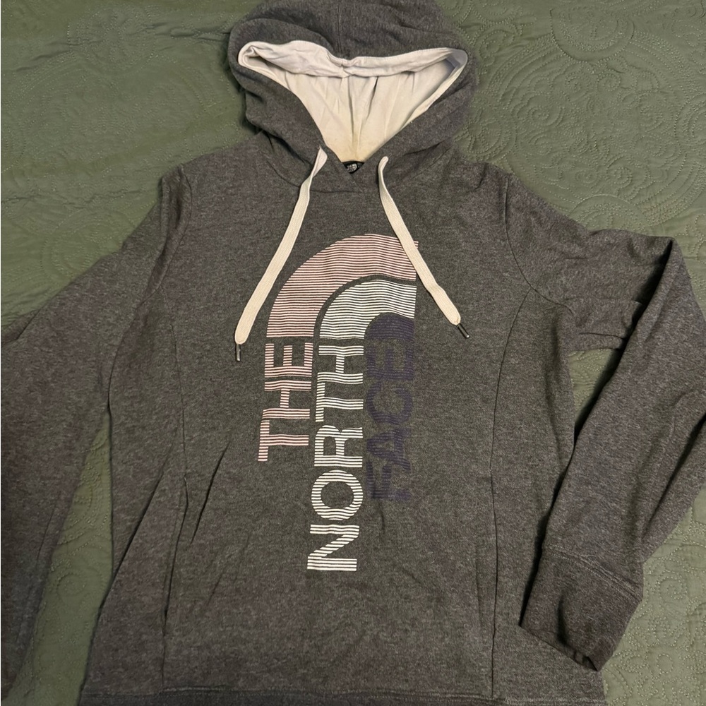 Woman’s north face hoodie